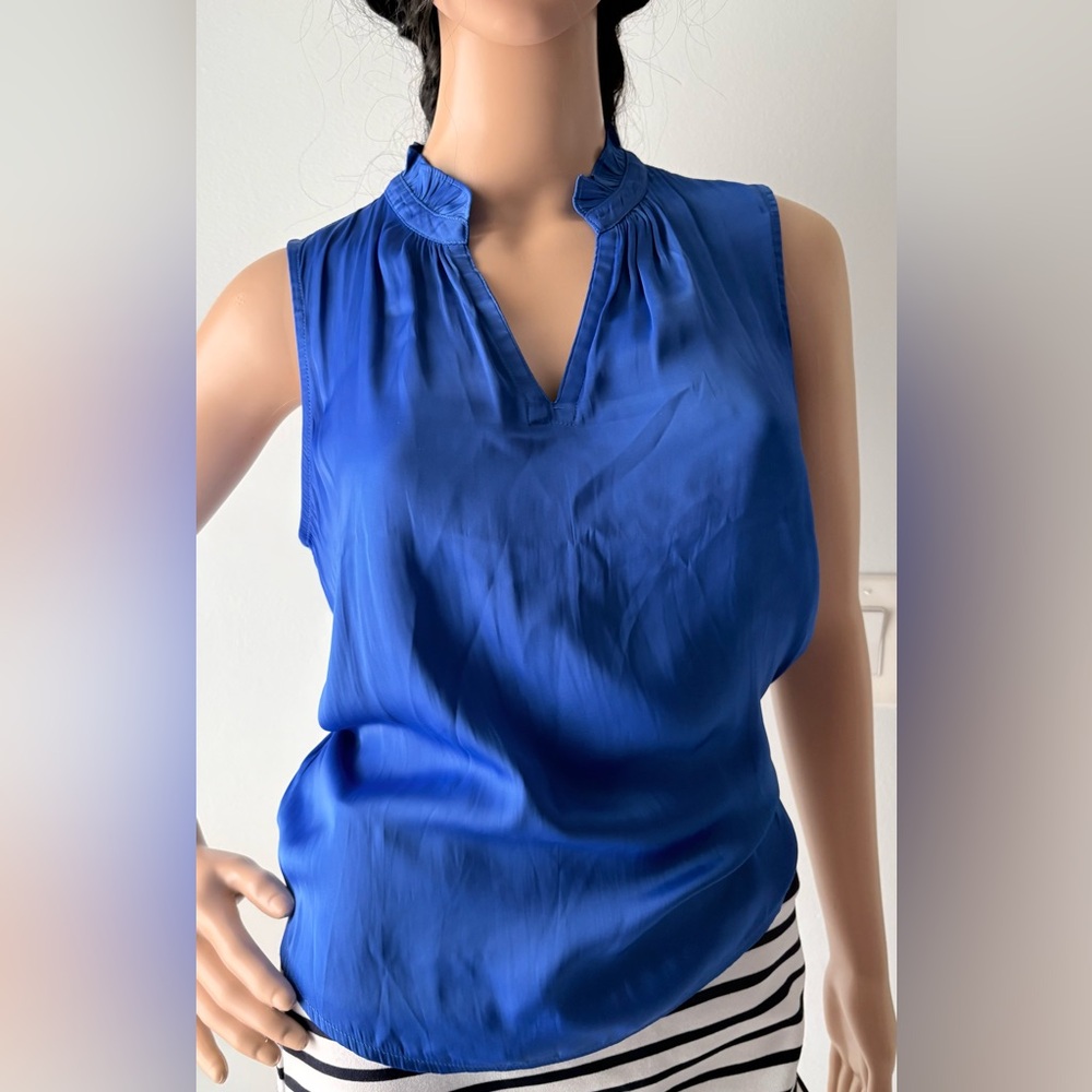 Ann Taylor Beautiful Royal Blue Sleeveless Top ruffle neck silky feel. Sz SP